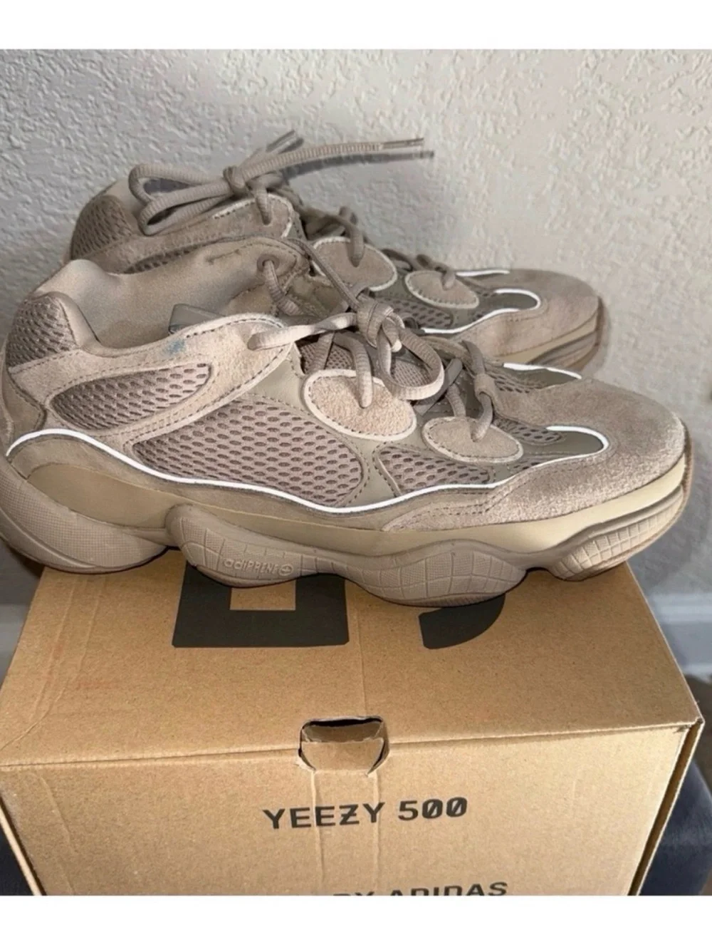 Yeezy authentic 500